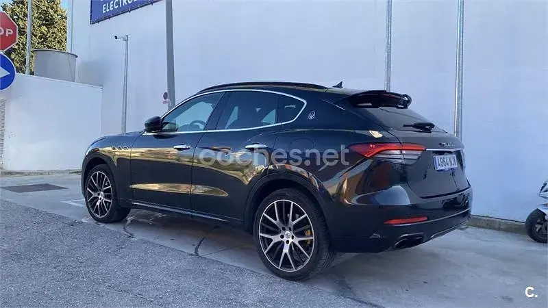 Usado Maserati Levante 275 CV (202 kW) 2017 Gris / plata SUV