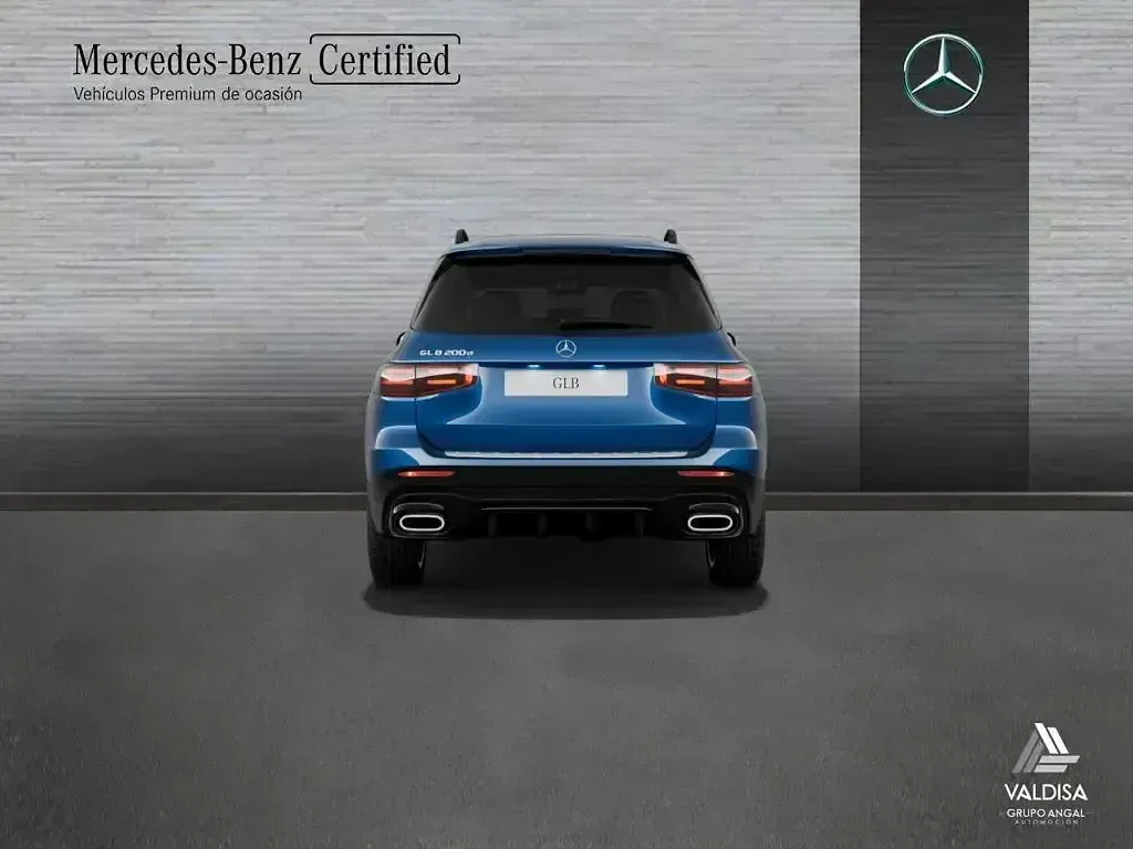Käytetty Mercedes GLB200 AMG line 150 HP (110 kW) 2025 Sininen Katumaasturi
