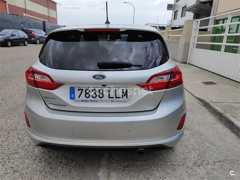 Usado Ford Fiesta ST-Line 75 CV (55 kW) 2020 Gris / plata Utilitario