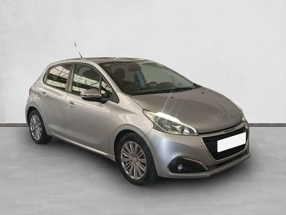 Usado Peugeot 208 Active 75 CV (55 kW) 2021 Gris Utilitario