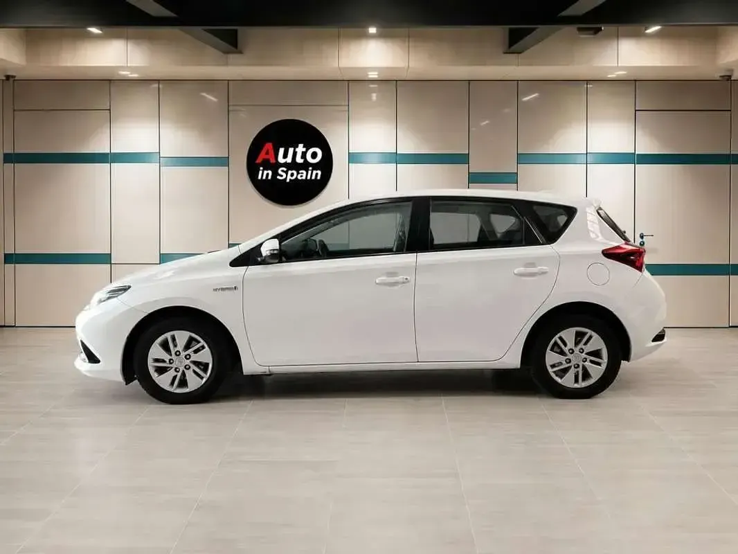Usado Toyota Auris Hybrid Advance 136 CV (100 kW) 2016 Blanco Utilitario
