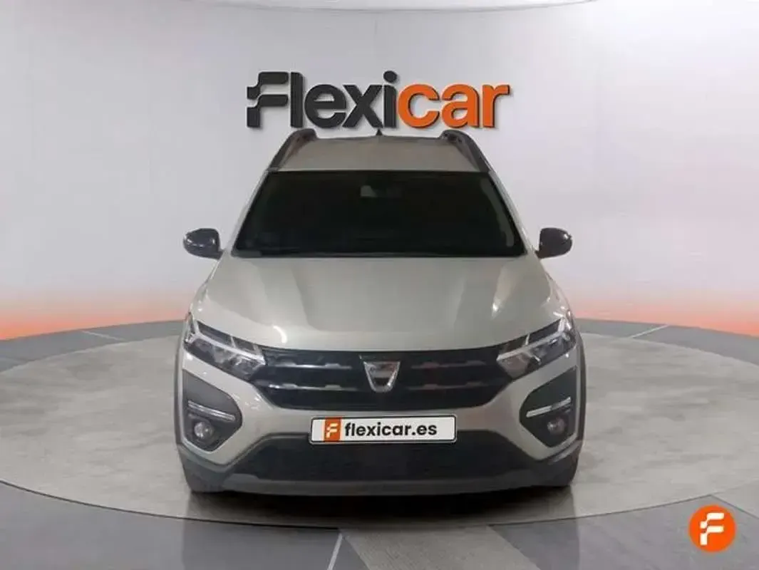 Usado Dacia Jogger Comfort 101 CV (74 kW) 2022 Gris Monovolumen