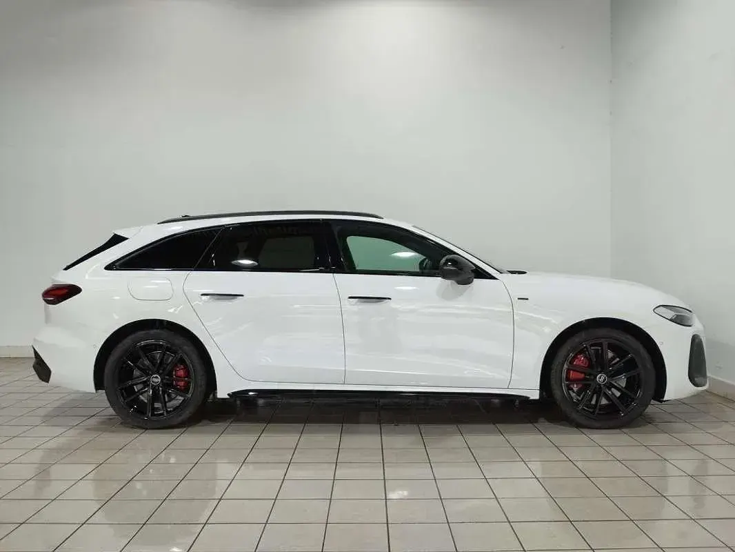 Usado Audi A5 299 CV (219 kW) 2025 Blanco Familiar