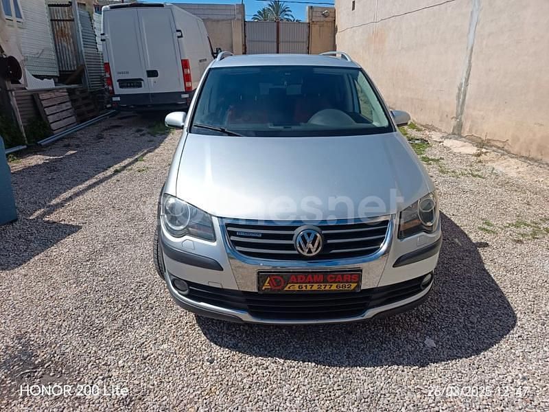 Usado VW Touran Advance 105 CV (77 kW) 2008 Gris / plata Monovolumen