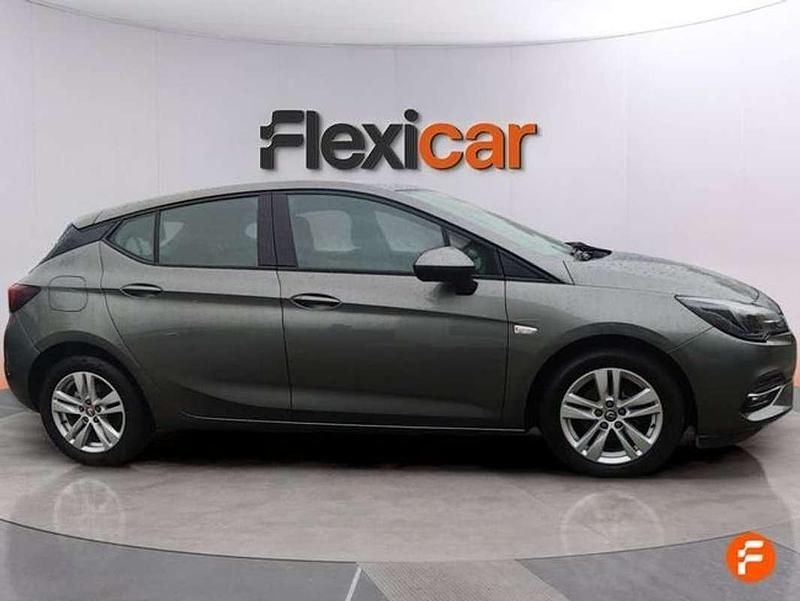 Usado Opel Astra 110 CV (80 kW) 2020 Gris Berlina
