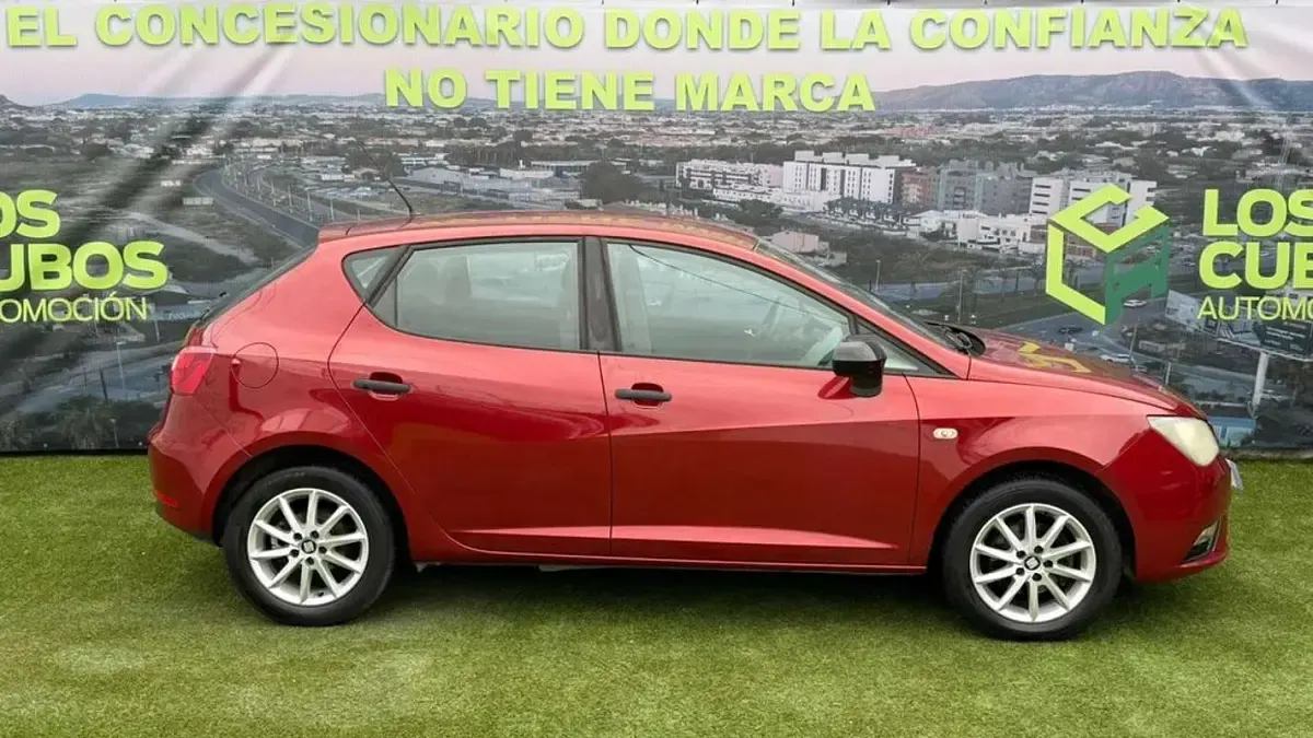Usado Seat Ibiza ST Reference 90 CV (66 kW) 2014 Amarillo Familiar