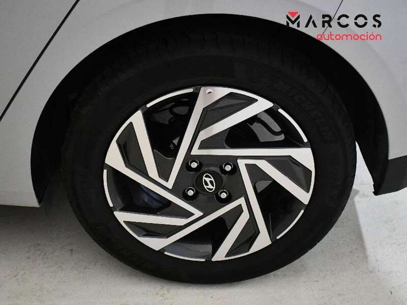 Gris Usado 2023 Hyundai i20 Utilitario | 13.900 € (Precio justo) - Imagen 1/3