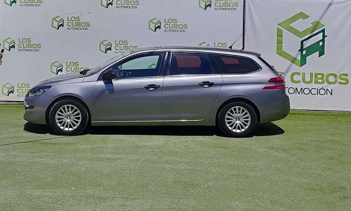 Usado Peugeot 308 Allure 110 CV (80 kW) 2015 Gris Utilitario