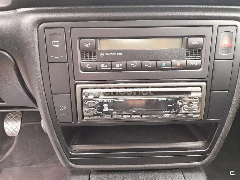Usado VW Passat Edition 101 CV (74 kW) 2001 Gris / plata Berlina