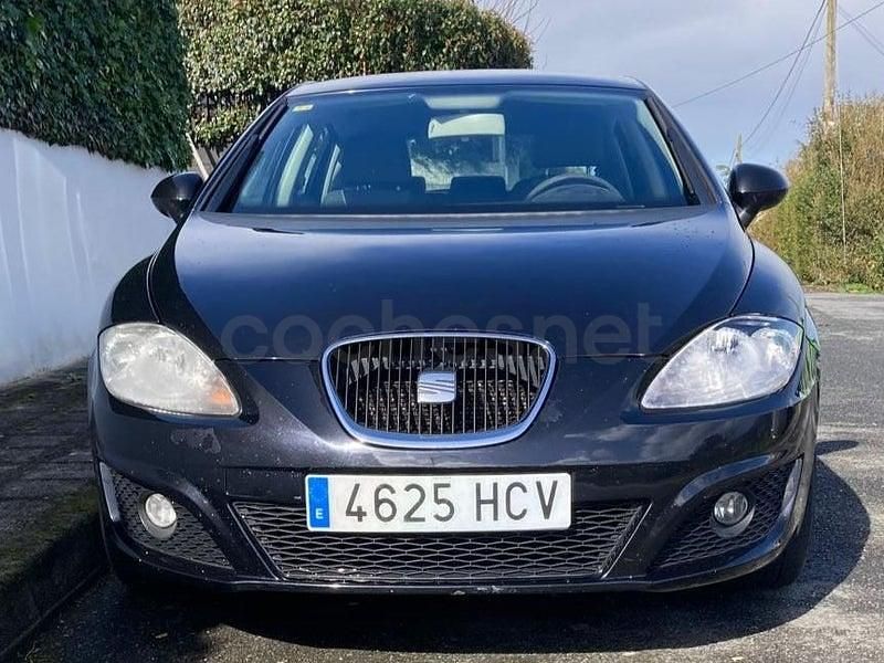 Usado Seat Leon Reference 105 CV (77 kW) 2011 Negro Utilitario