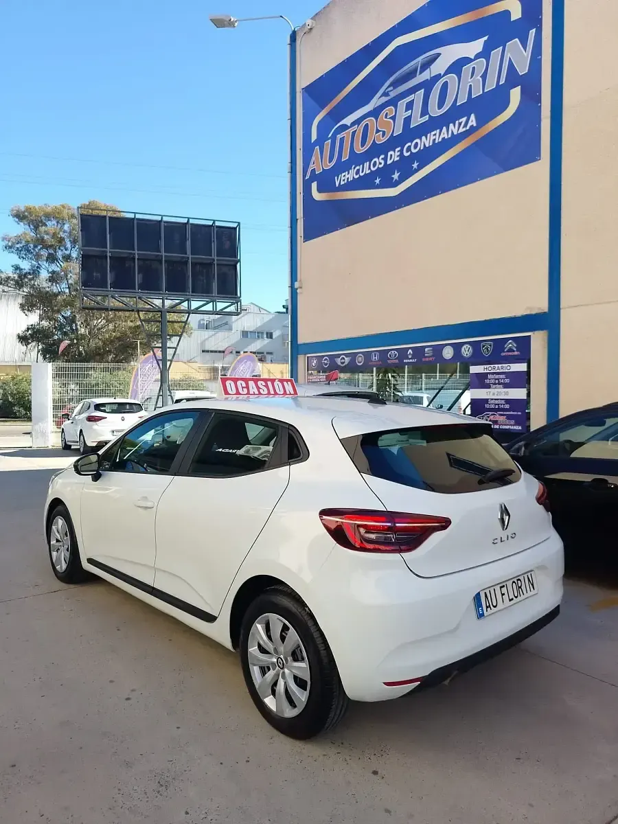 Käytetty Renault Clio V Business 101 HP (74 kW) 2021 Valkoinen Sedan