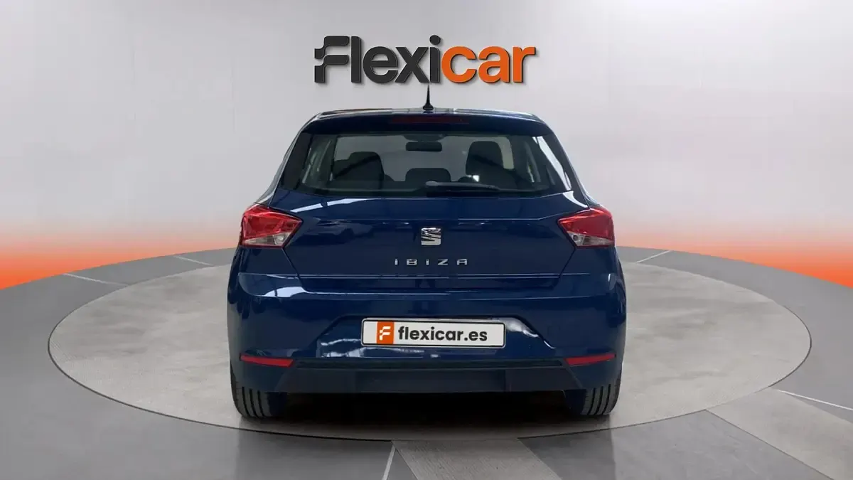 Usado Seat Ibiza Reference 75 CV (55 kW) 2018 Azul Utilitario