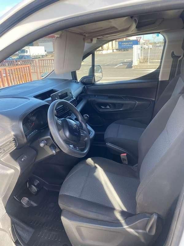 Usado Citroën Berlingo Live 102 CV (75 kW) 2021 Blanco Monovolumen