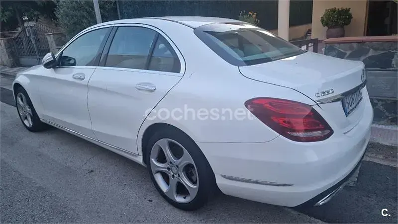 Usado Mercedes C220 170 CV (125 kW) 2014 Blanco Berlina