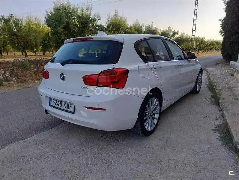 Usado BMW 118 150 CV (110 kW) 2018 Blanco Berlina