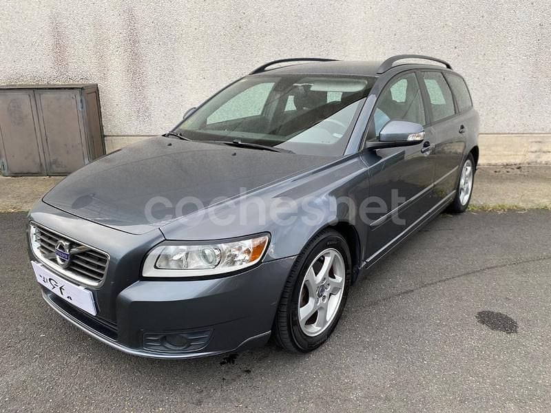 Gris / plata Usado 2010 Volvo V50 Momentum Familiar | 5490 € (Precio justo) - Imagen 1/4