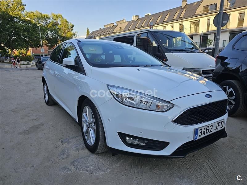 Usado Ford Focus Trend 125 CV (91 kW) 2015 Blanco Familiar