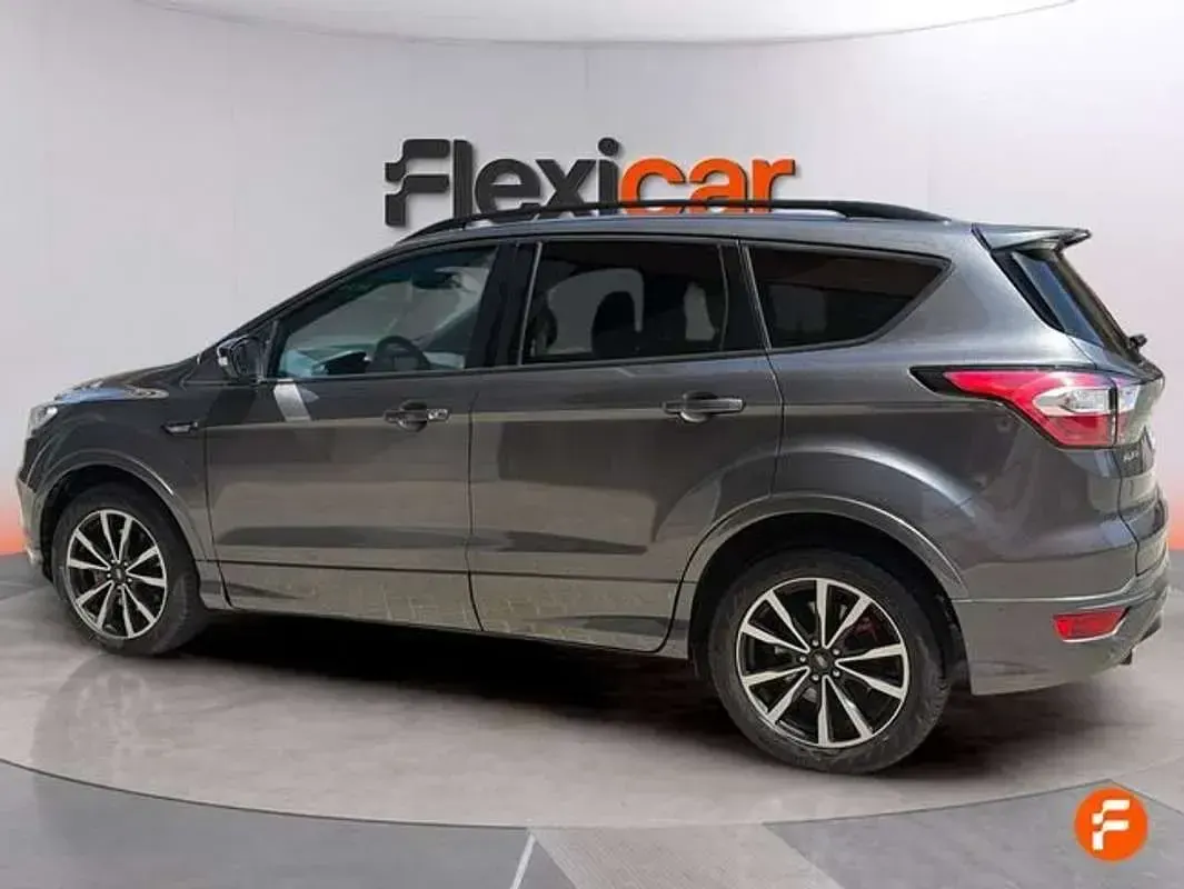 Usado Ford Kuga ST-Line 150 CV (110 kW) 2019 Gris SUV