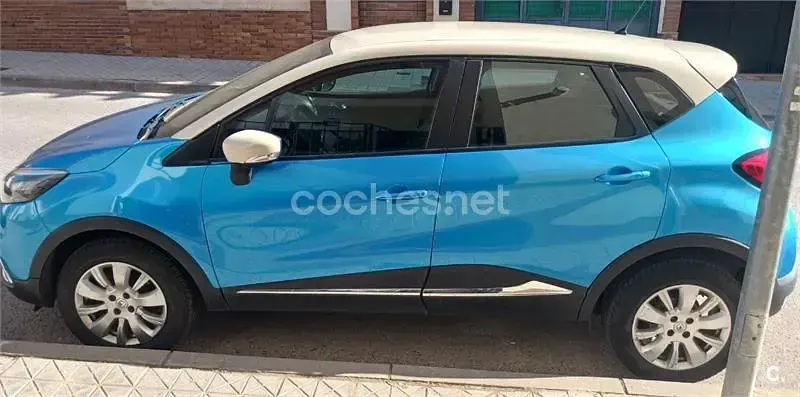 Usado Renault Captur Intens 90 CV (66 kW) 2017 Azul SUV