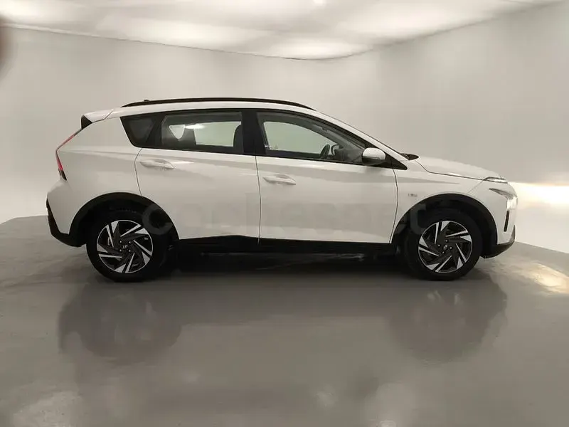 Usado Hyundai Bayon 100 CV (73 kW) 2022 Blanco SUV