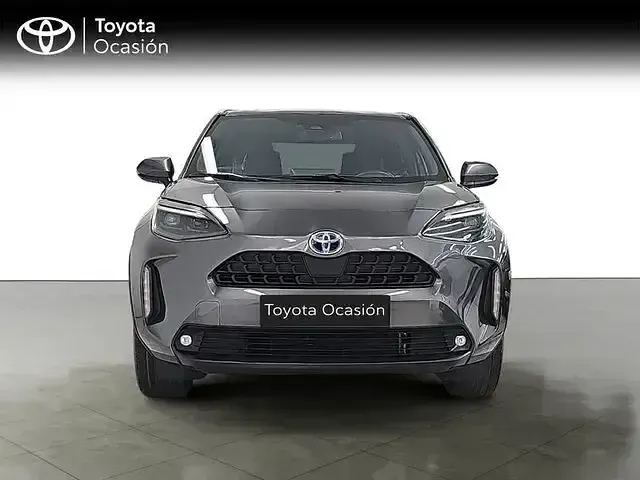 Używany Toyota Yaris Hybrid Active 130 KM (95 kW) 2025 Szary Pickup