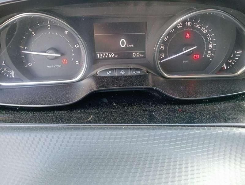 Usado Peugeot 2008 116 CV (85 kW) 2015 Negro SUV