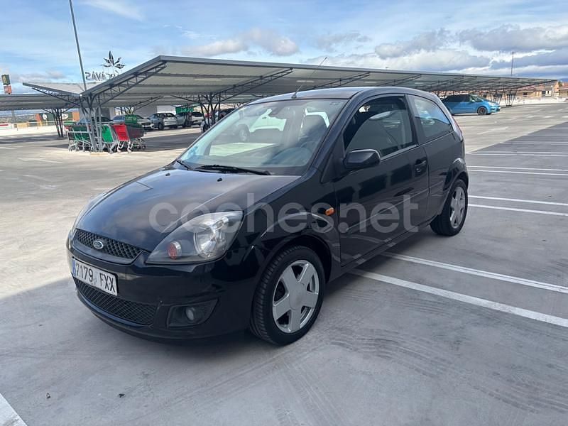 Negro Usado 2007 Ford Fiesta Ambiente Utilitario | 2600 € (Buen precio) - Imagen 1/4