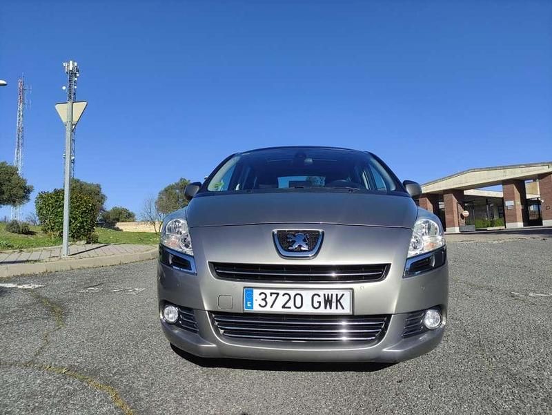 Używany Peugeot 5008 Sport 150 KM (110 kW) 2010 Beżowy Minivan