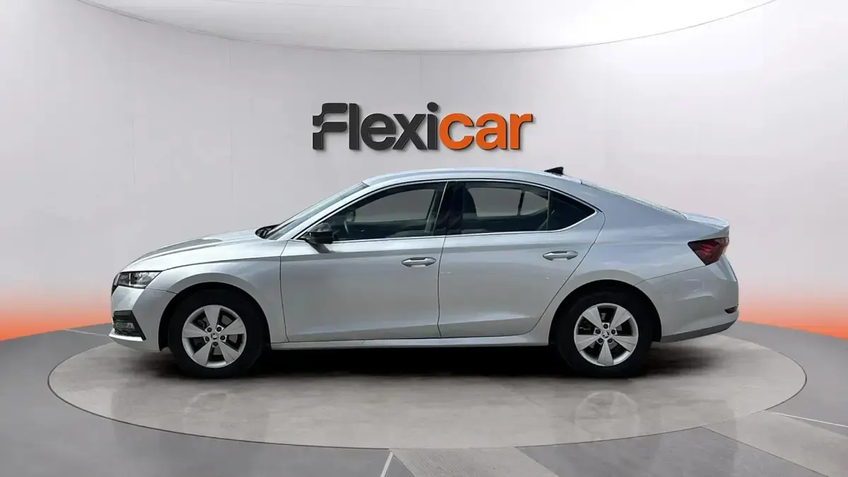 Usado Skoda Octavia Ambition 116 CV (85 kW) 2022 Gris Utilitario
