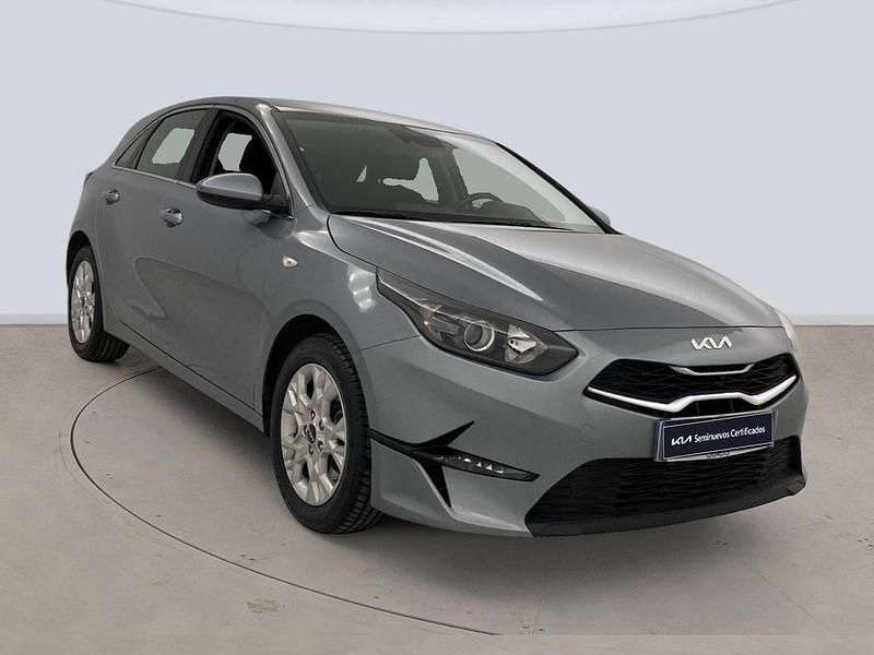 Usado Kia Ceed 100 CV (73 kW) 2026 Gris Utilitario