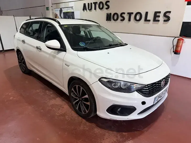 Usado Fiat Tipo Pop 120 CV (88 kW) 2018 Blanco Familiar