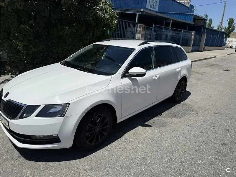 Usado Skoda Octavia 130 CV (95 kW) 2020 Blanco Familiar