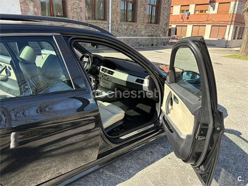 Usado BMW 330 231 HP (169 kW) 2006 Preto Carrinha