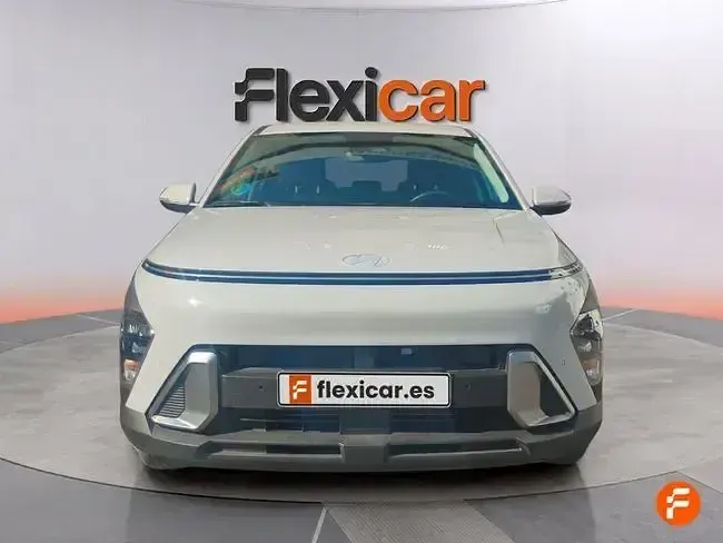 Usado Hyundai Kona 141 CV (103 kW) 2024 Gris SUV