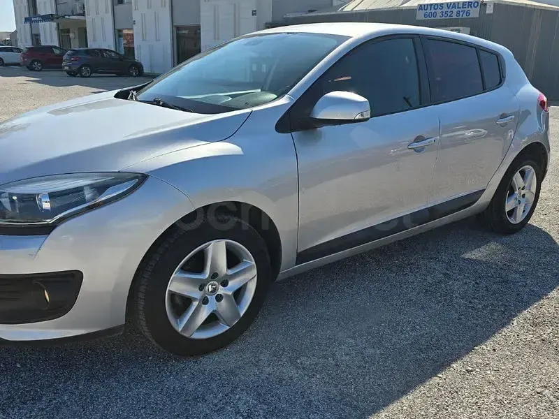 Usado Renault Mégane Business 95 CV (69 kW) 2014 Gris / plata Berlina