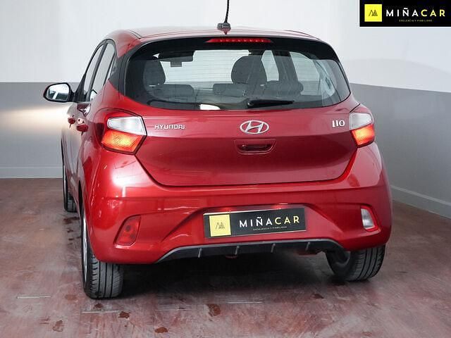 Usado Hyundai i10 67 CV (49 kW) 2022 Rojo Utilitario