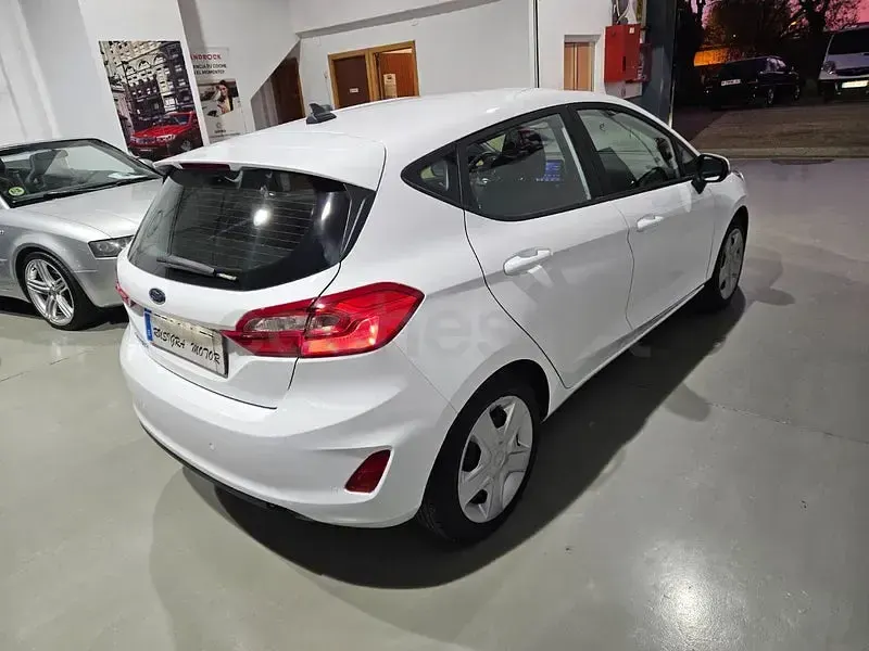 Usado Ford Fiesta Limited 75 CV (55 kW) 2020 Blanco Utilitario