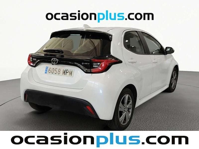 Usado Toyota Yaris Hybrid Active 116 CV (85 kW) 2024 Blanco Utilitario