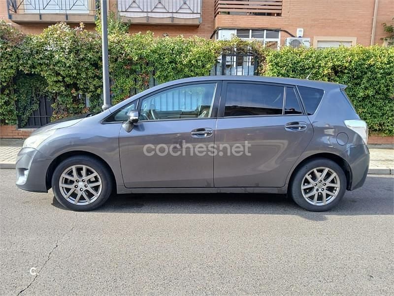 Usado Toyota Verso Advance 132 CV (97 kW) 2013 Gris / plata Monovolumen