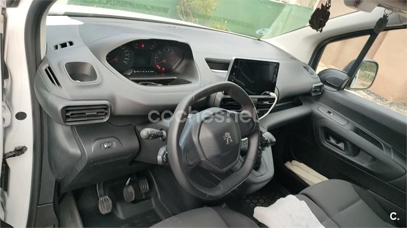 Usado Peugeot Partner Tepee Active 100 CV (73 kW) 2016 Blanco Monovolumen