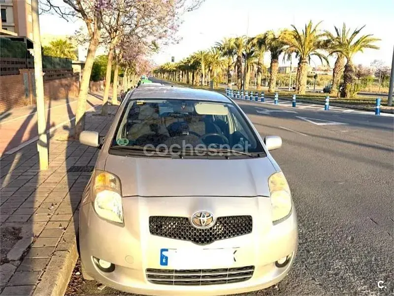 Usado Toyota Yaris 87 CV (63 kW) 2007 Blanco Utilitario