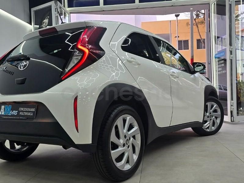 Usado Toyota Aygo X Play 72 CV (52 kW) 2022 Blanco SUV