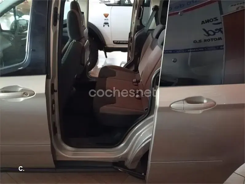Usado Ford Tourneo Courier Titanium 95 CV (69 kW) 2017 Gris / plata Monovolumen