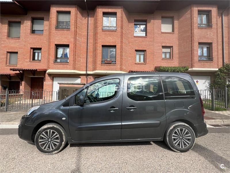 Usado Peugeot Partner Tepee Active 100 CV (73 kW) 2015 Gris / plata Monovolumen