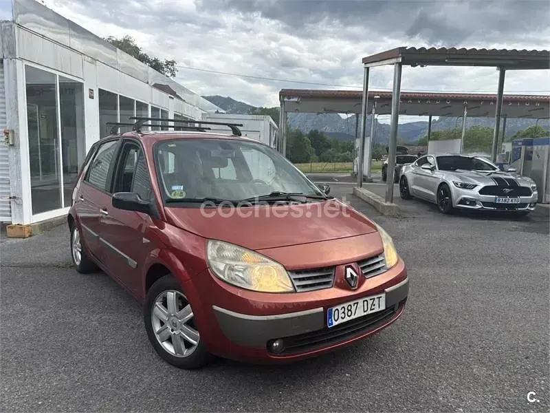 Usado Renault Scenic E-Tech Dynamique 105 CV (77 kW) 2006 Rojo Monovolumen