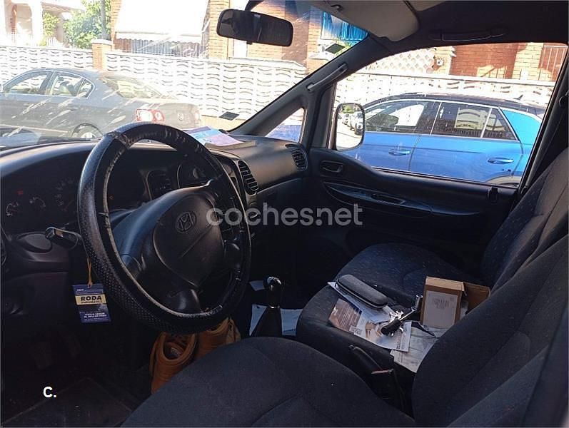 Usado Hyundai H-1 140 CV (102 kW) 2003 Gris / plata Monovolumen