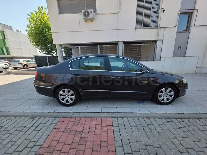 Usado VW Passat Advance 140 CV (102 kW) 2006 Gris / plata Berlina