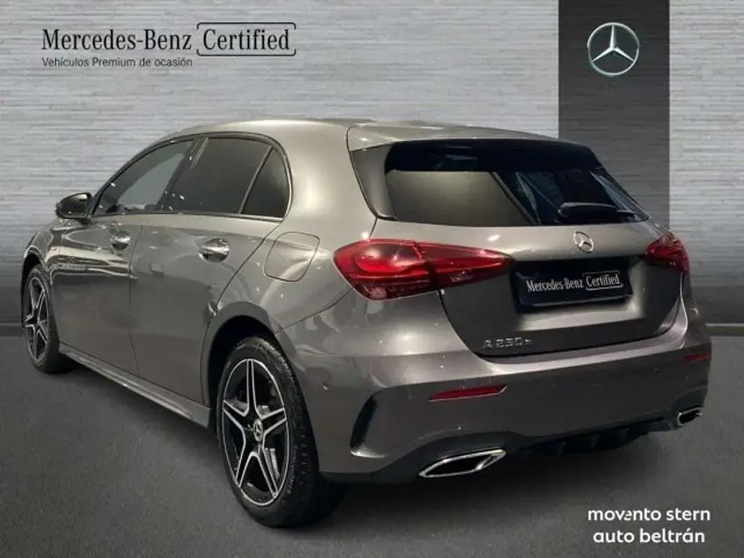 Usado Mercedes A250 Advanced 218 CV (160 kW) 2025 Gris Utilitario