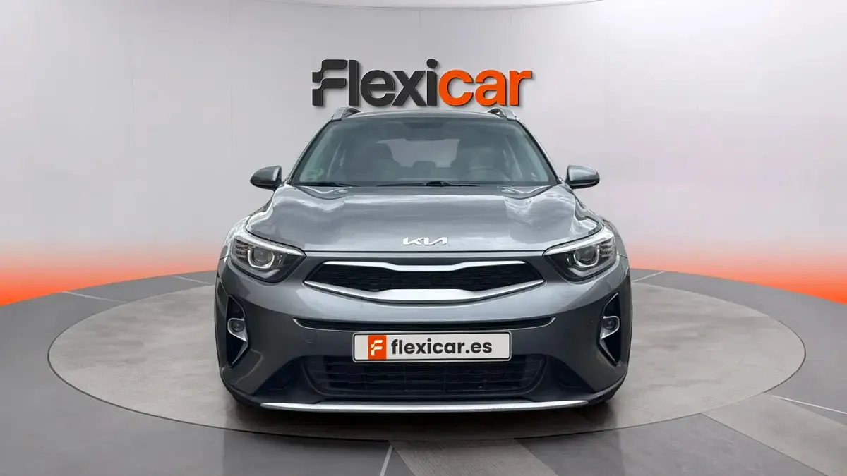 Usado Kia Stonic 84 CV (61 kW) 2023 Gris SUV