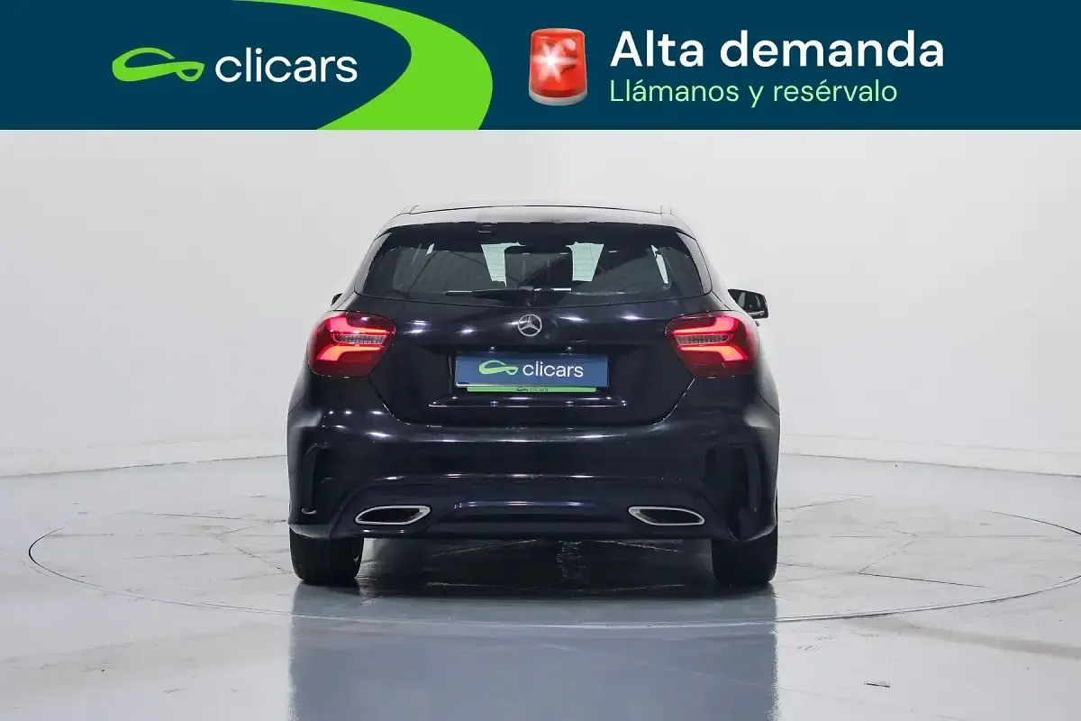 Usado Mercedes A180 109 CV (80 kW) 2017 Negro Utilitario